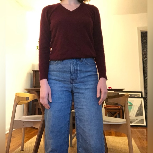 Cashmere v-neck sweater - Picture 3 of 3